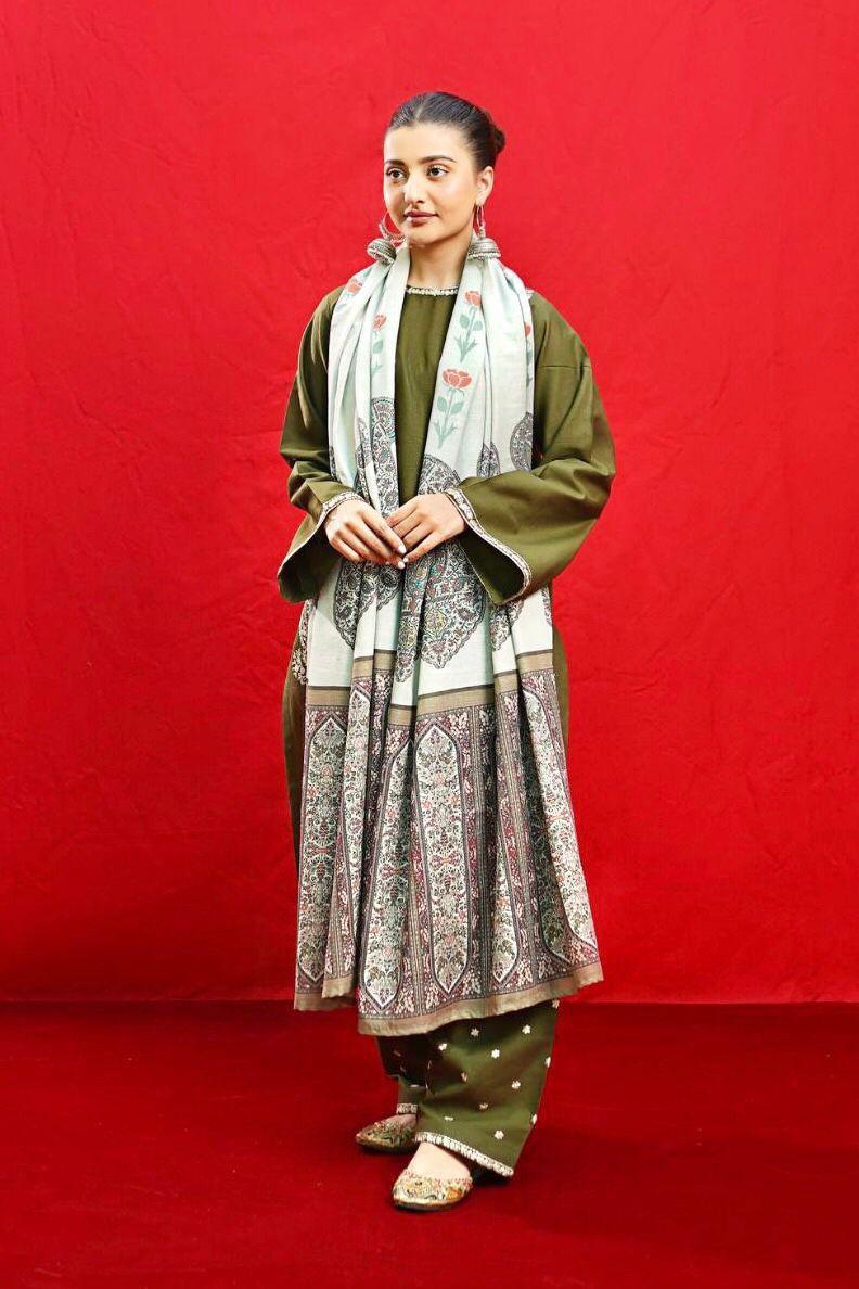 3 PCS WOMENS EMBROIDERED SUIT .