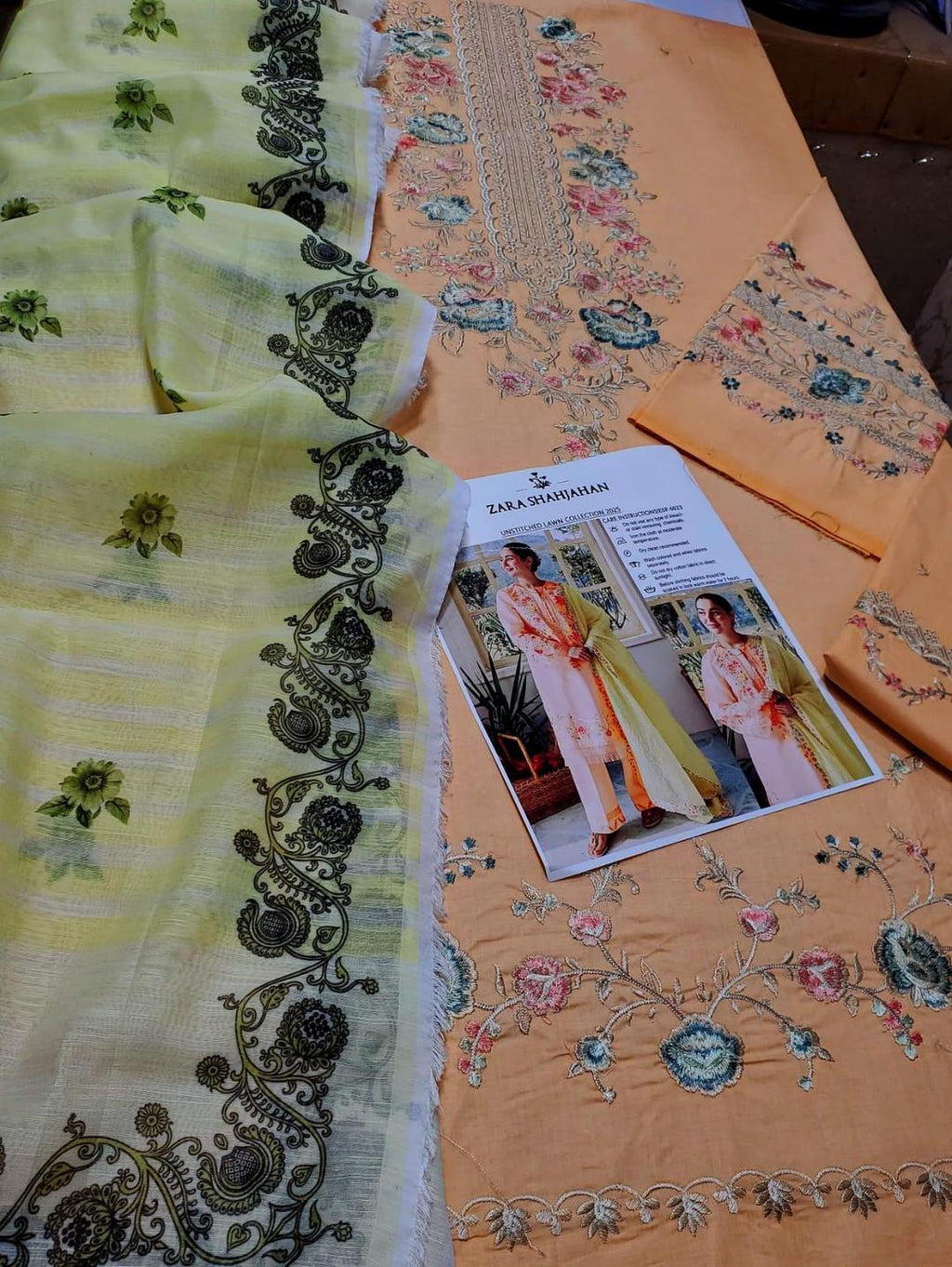 ZARASHAHJAHAN ZJC155 BABY PINK  3pc Unstitched EMBRODERED SUIT