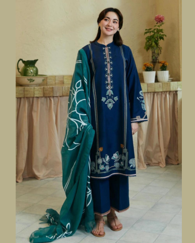 3 PCS WOMEN UNSTITCHED EMBROIDERED SUIT .