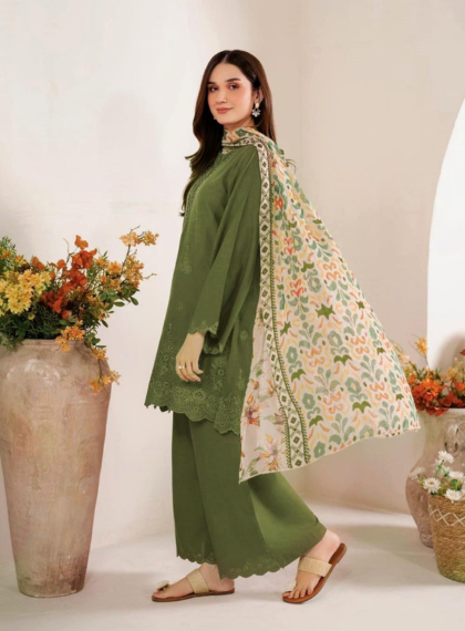 3 PCS WOMENS UNSTITCHED EMBROIDERED SUIT .